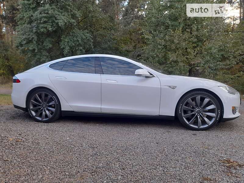 Tesla Model S 2013