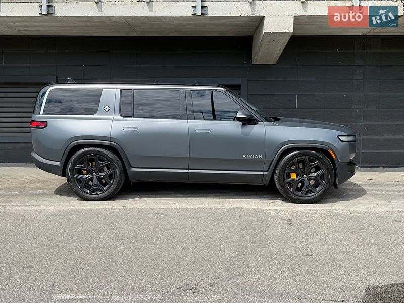 Rivian R1S 2023