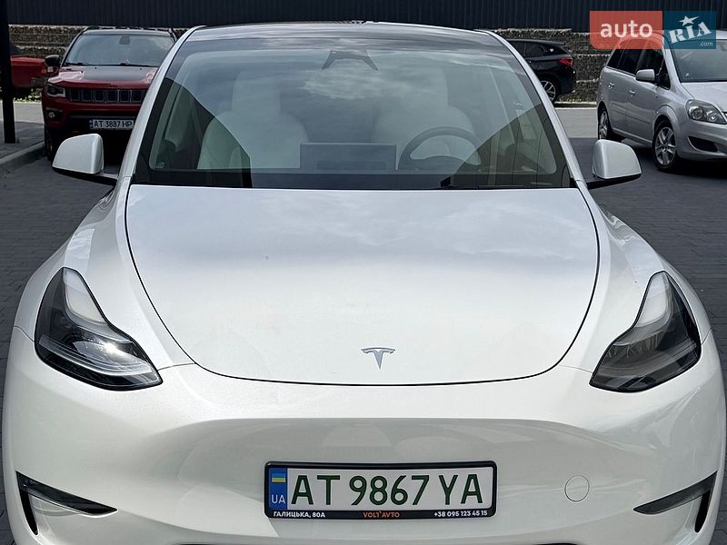 Tesla Model Y 2024