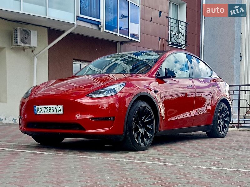 Tesla Model Y 2024