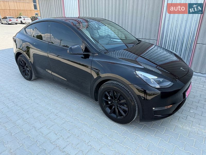 Tesla Model Y 2023