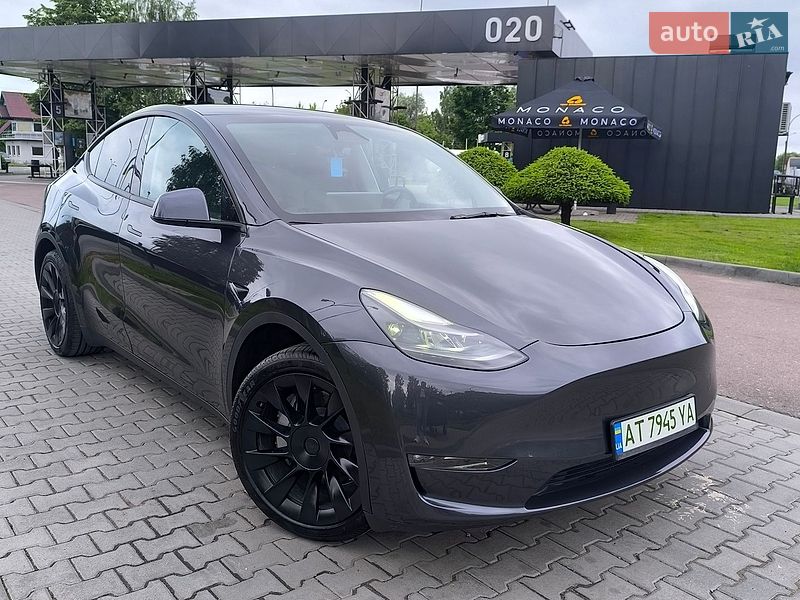 Tesla Model Y 2025