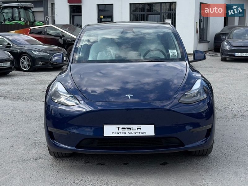 Tesla Model Y 2024