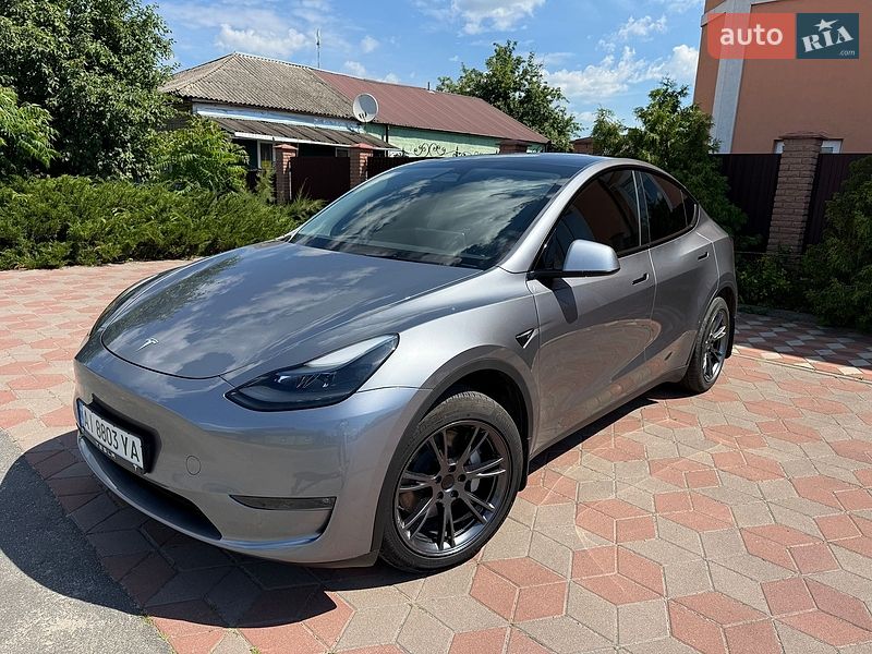 Tesla Model Y 2024