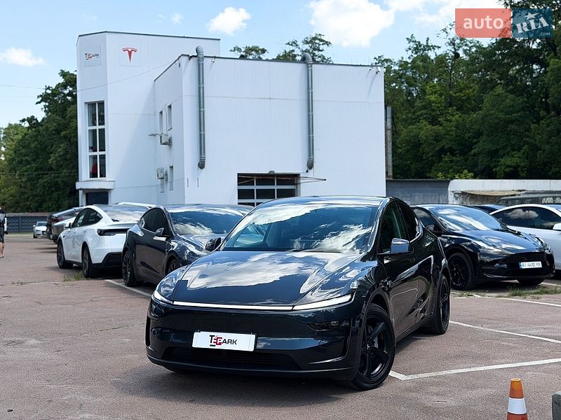 Tesla Model Y 2025