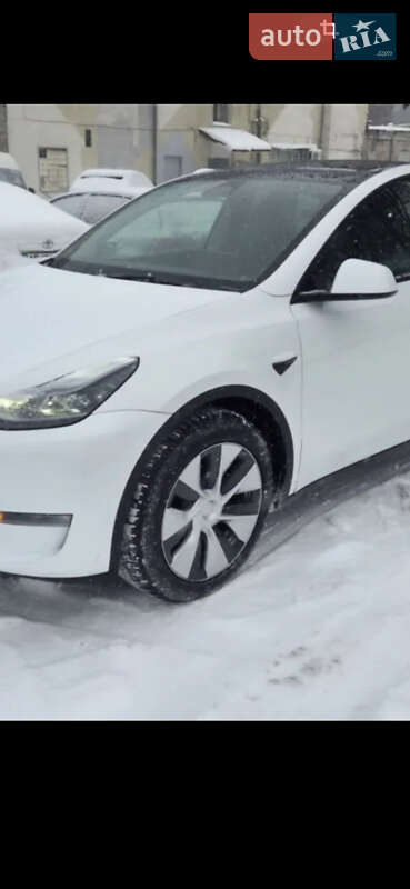 Tesla Model Y 2023