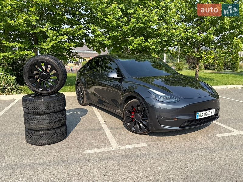 Tesla Model Y 2024