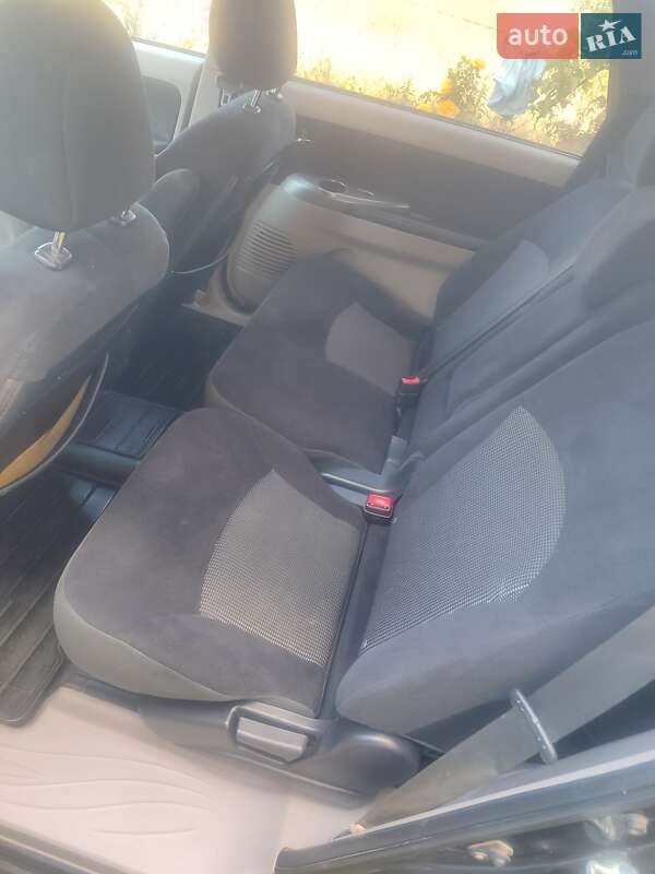 Mitsubishi Grandis 2007
