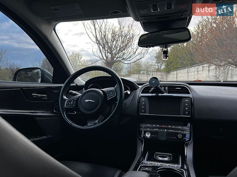 Jaguar XE 2016