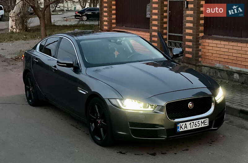 Jaguar XE 2019