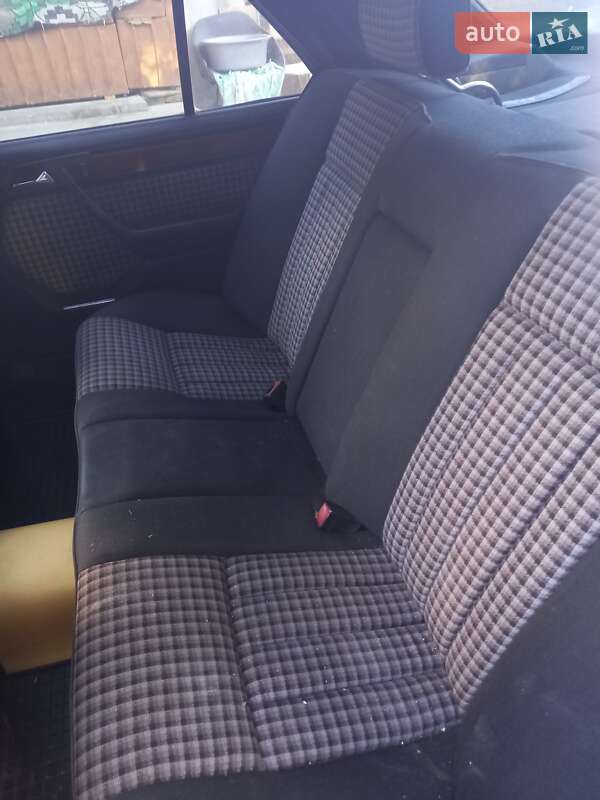 Mercedes-Benz E-Class 1995