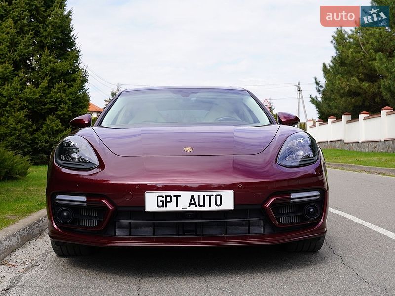Porsche Panamera 2021