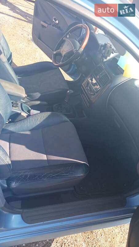 Mitsubishi Carisma 2000