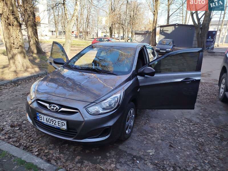 Hyundai Accent 2012