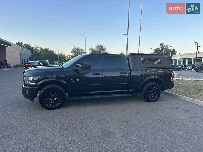 Dodge RAM 1500 2015