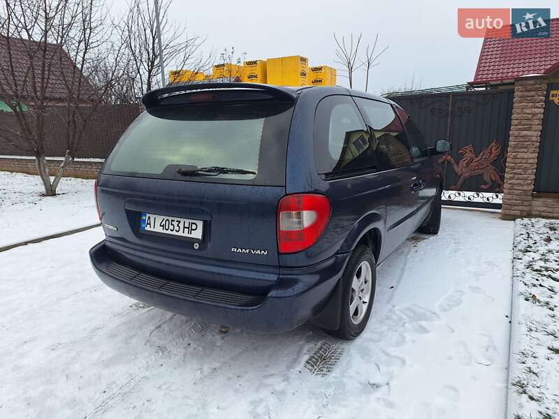 Dodge Ram Van 2002