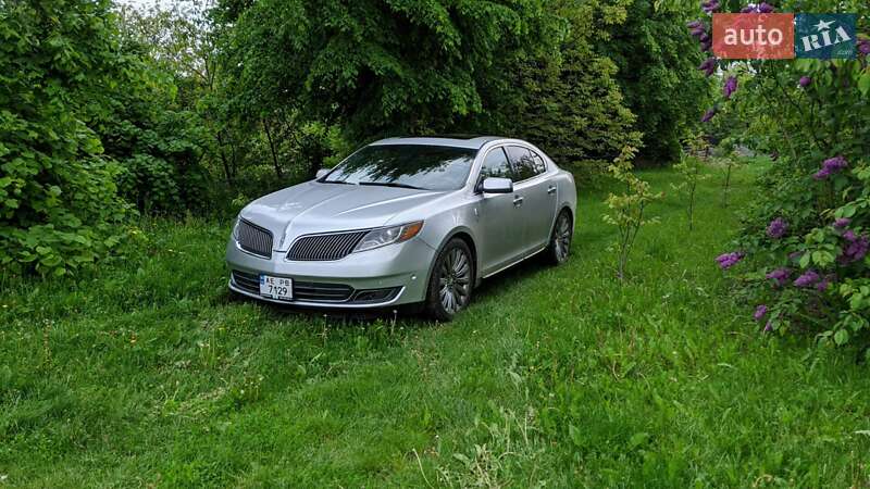 Lincoln MKS 2013