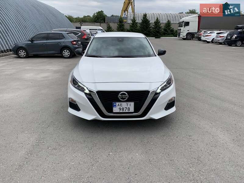 Nissan Altima 2020