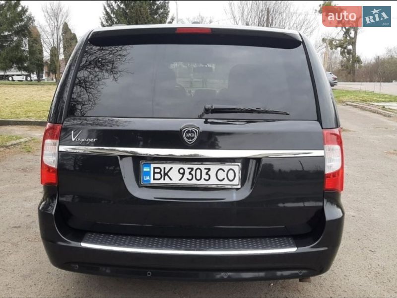Lancia Voyager 2013