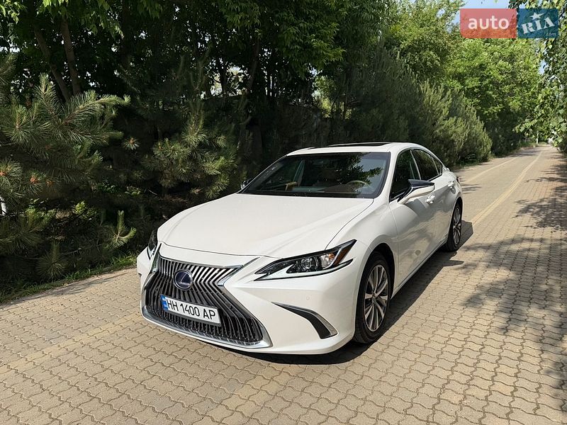 Lexus ES 2019