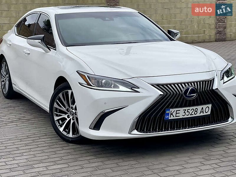 Lexus ES 2020