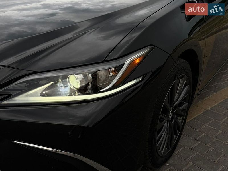 Lexus ES 2021