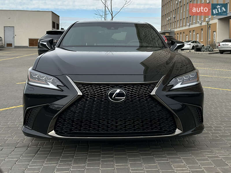 Lexus ES 2019