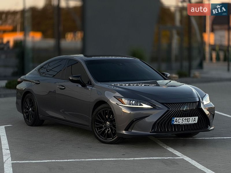 Lexus ES 2020