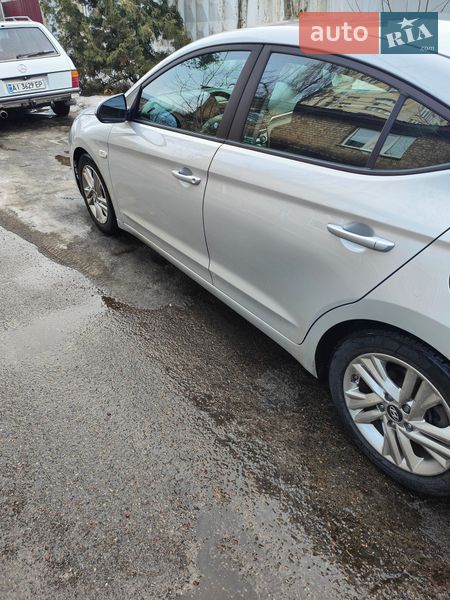 Hyundai Elantra 2019