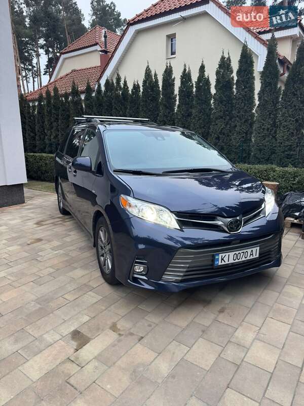 Toyota Sienna 2019