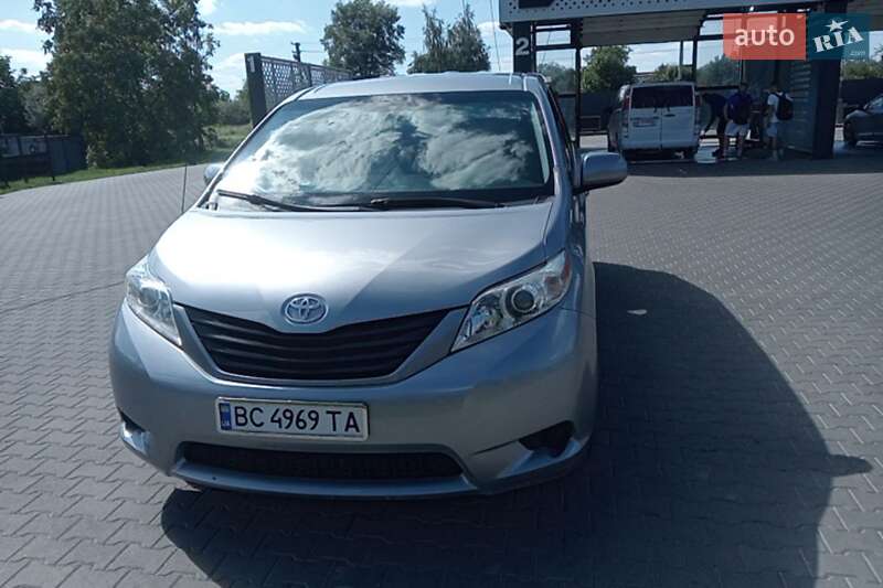 Toyota Sienna 2010