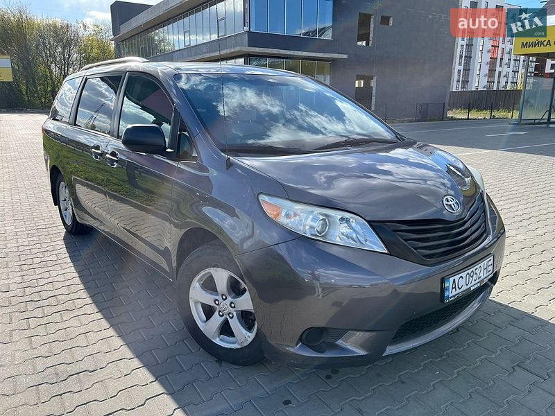 Toyota Sienna 2011