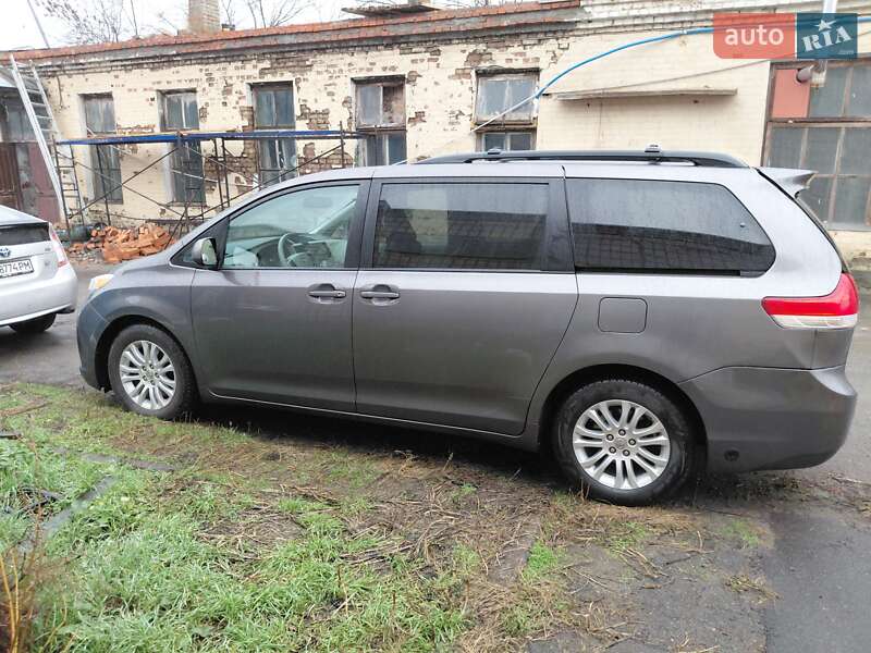 Toyota Sienna 2014