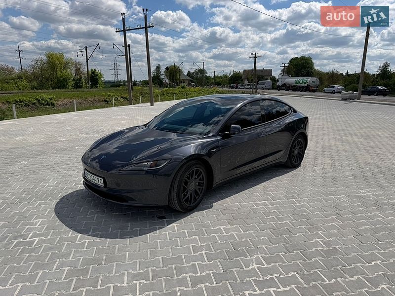 Tesla Model 3 2024
