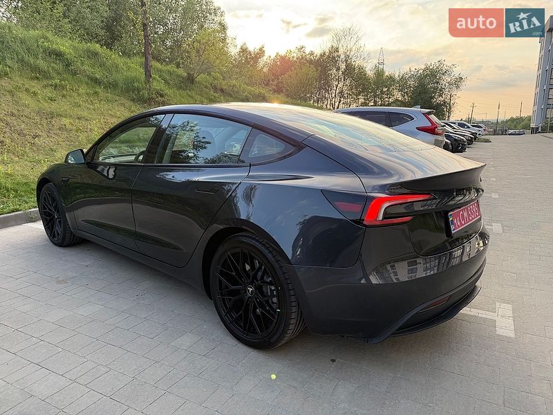 Tesla Model 3 2024