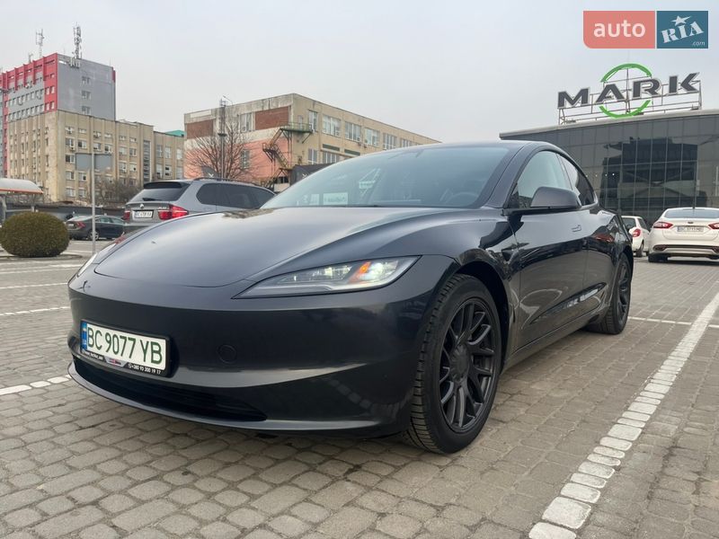 Tesla Model 3 2024