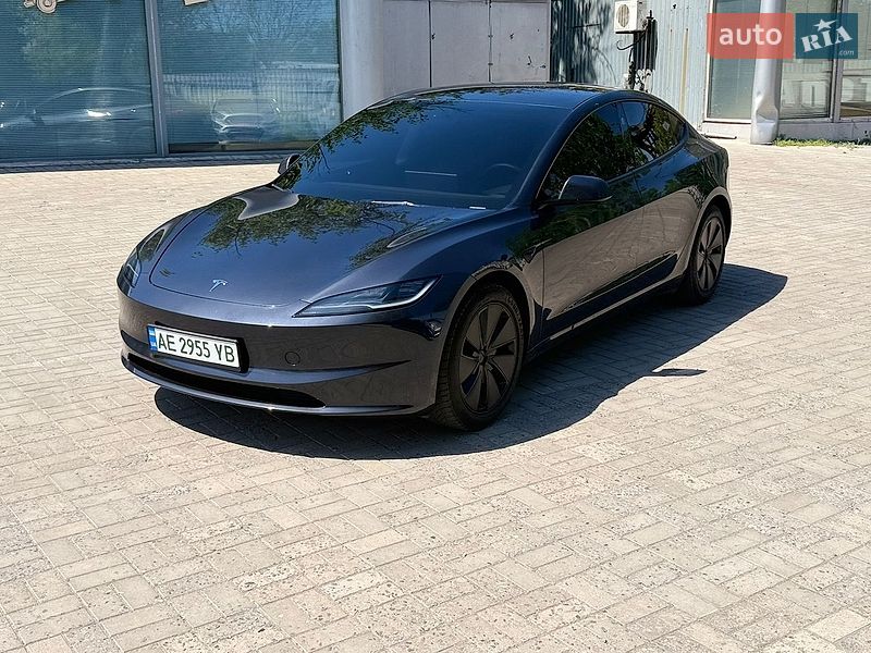 Tesla Model 3 2024