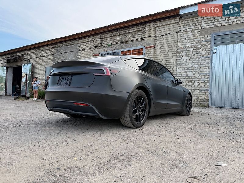 Tesla Model 3 2025