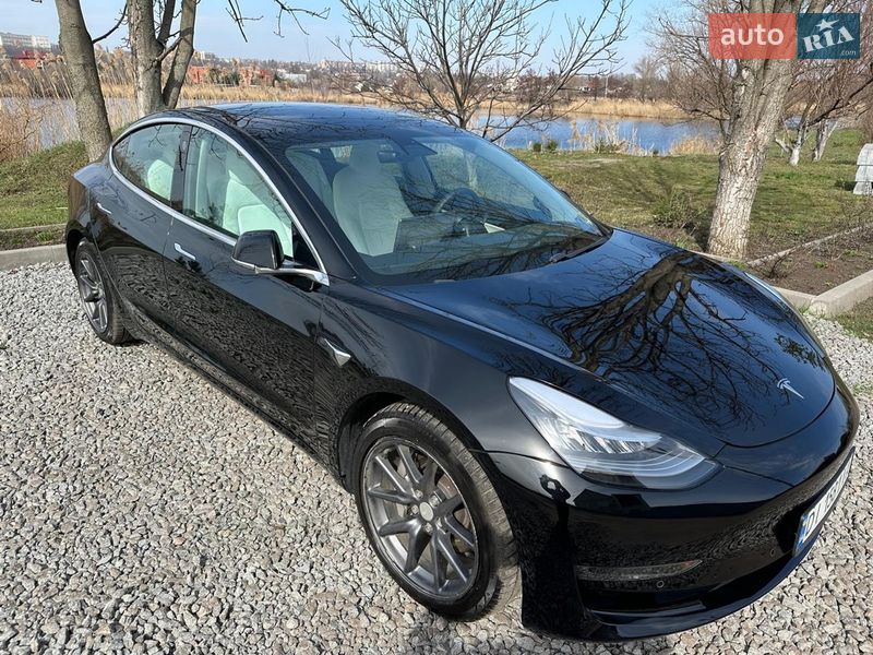 Tesla Model 3 2020