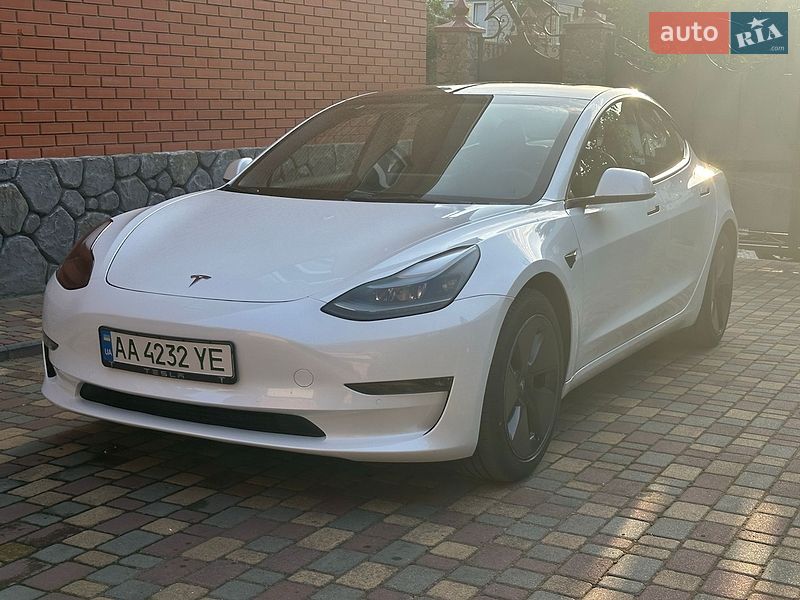 Tesla Model 3 2022
