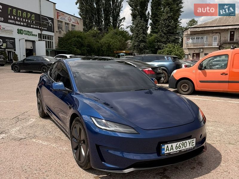 Tesla Model 3 2024