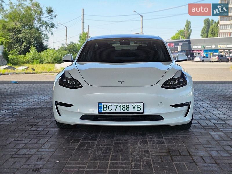 Tesla Model 3 2021