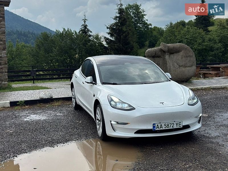 Tesla Model 3 2021