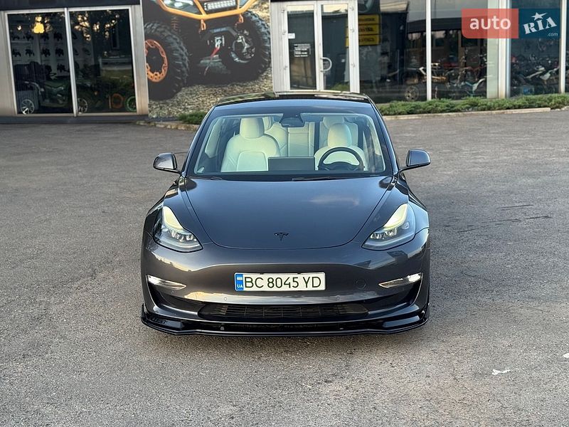 Tesla Model 3 2021
