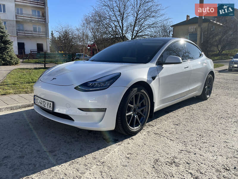 Tesla Model 3 2020