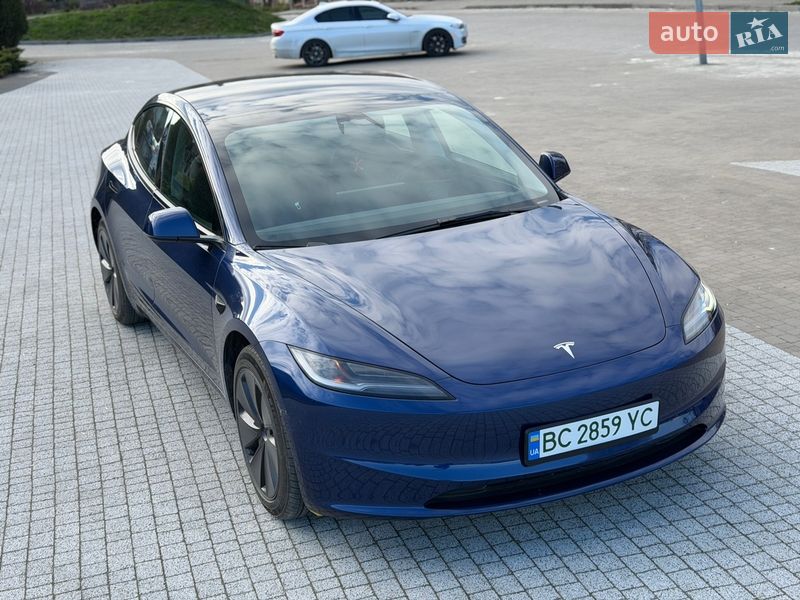 Tesla Model 3 2024