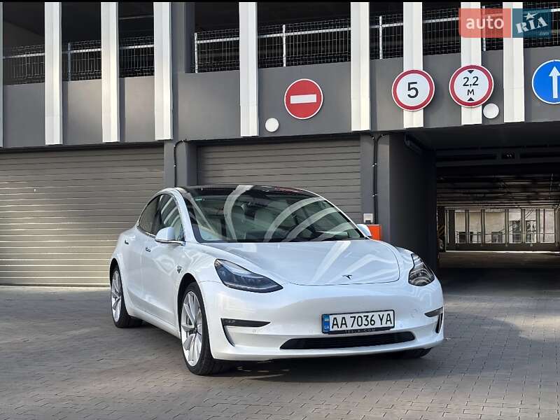Tesla Model 3 2020