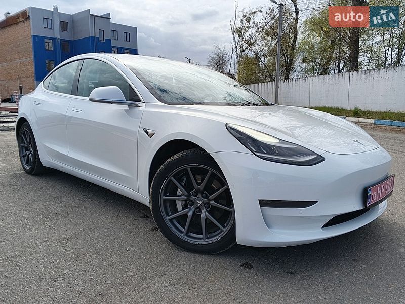 Tesla Model 3 2020