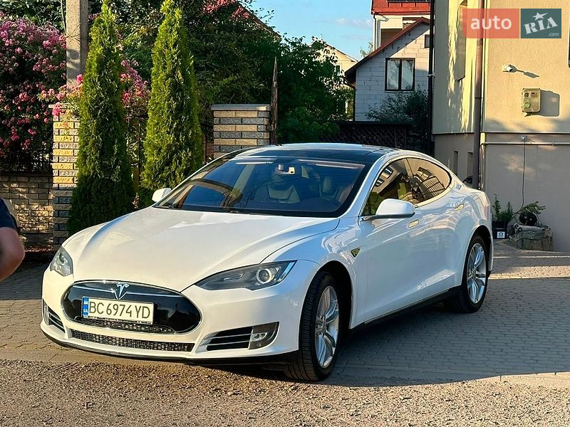 Tesla Model S 2013