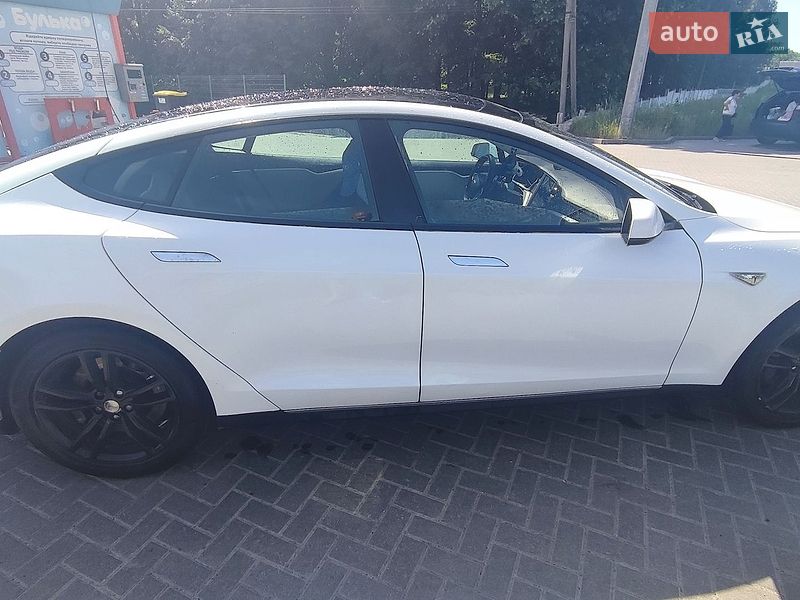Tesla Model S 2013
